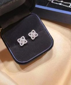 De Beers Enchanted Lotus Studs in White Gold E102146