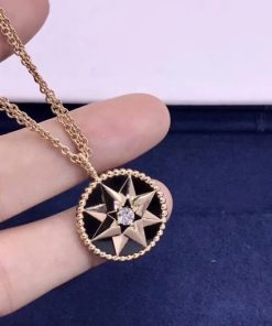 Dior Rose Des Vents Medallion Necklace Rose Gold Diamond and Onyx ?C JRDV95042_0000