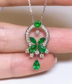 Graff Classic Butterfly Emeralds Suspension RGP271