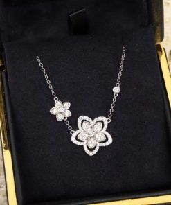 Graff Wild Flower Double Diamond Pendant RGP790