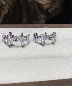 Louis Vuitton Dentelle Ring, White Gold And Diamonds Q0H88F