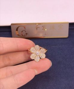 Van Cleef & Arpels Frivole ring, 1 flower, small model 18K yellow gold, Diamond VCARP2V000