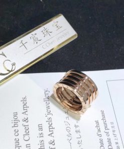 Bulgari B.zero1 Design Legend ring on the spiral AN858365