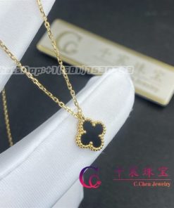 Van Cleef & Arpels Sweet Alhambra pendant Yellow gold, Onyx