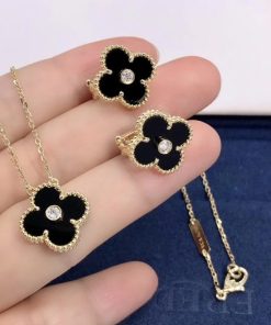 Van Cleef & Arpels Vintage Alhambra Limited Edition Earrings yellow gold onyx
