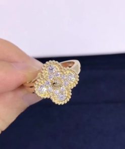 Van Cleef & Arpels Vintage Alhambra ring yellow gold, Diamond VCARO26M00