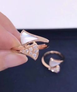 Bvlgari Divas?? Dream Small Contraire Ring with Mother-of-pearl 353800